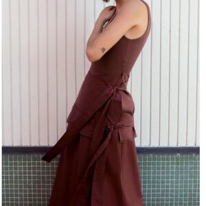 CONTRASTING MIDI DRESS
DARK MAROON. SIZE M